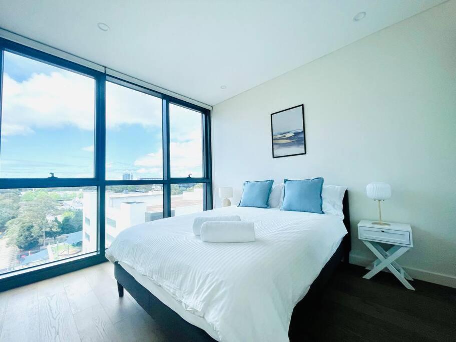 Apartment Modern Stylish 3 Bedroom - Parking, Gym, Pool *