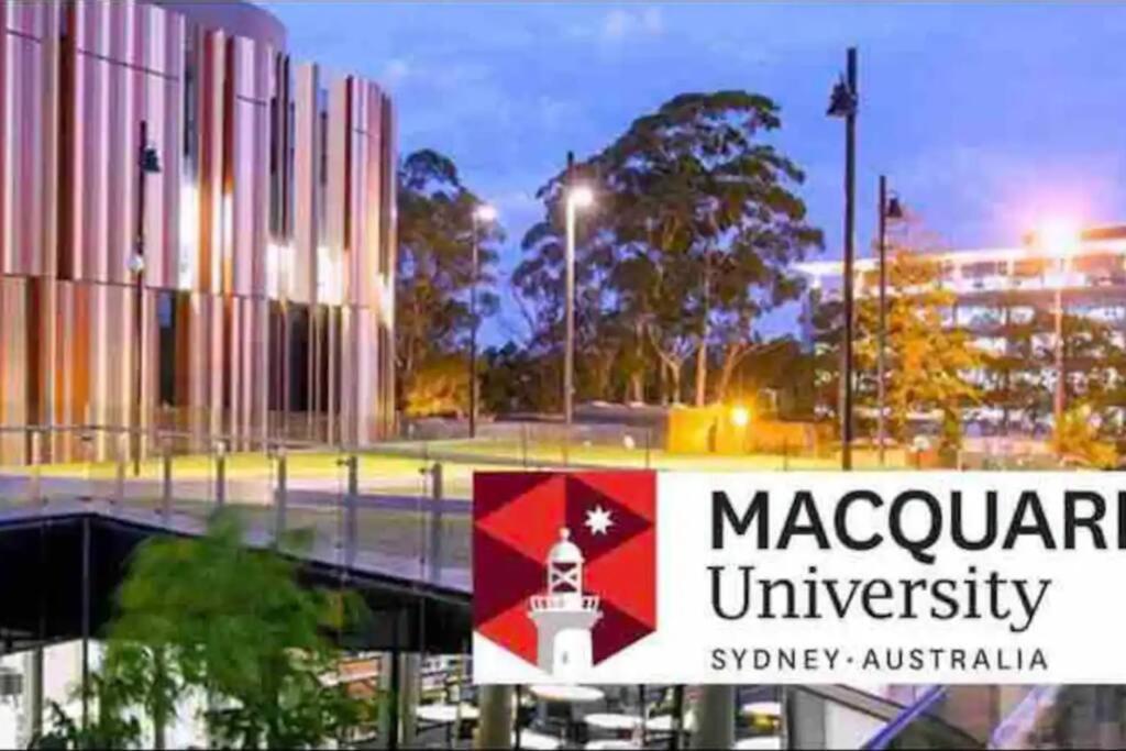 Modern Stylish 3 Bedroom - Parking, Gym, Pool * Sydney