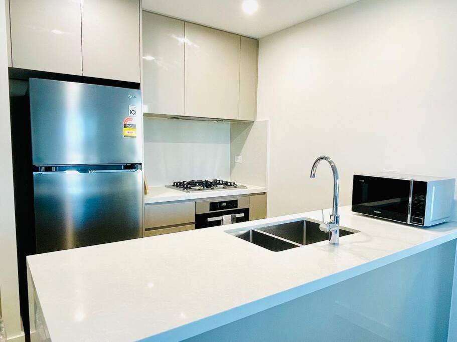 Apartment Modern Stylish 3 Bedroom - Parking, Gym, Pool *