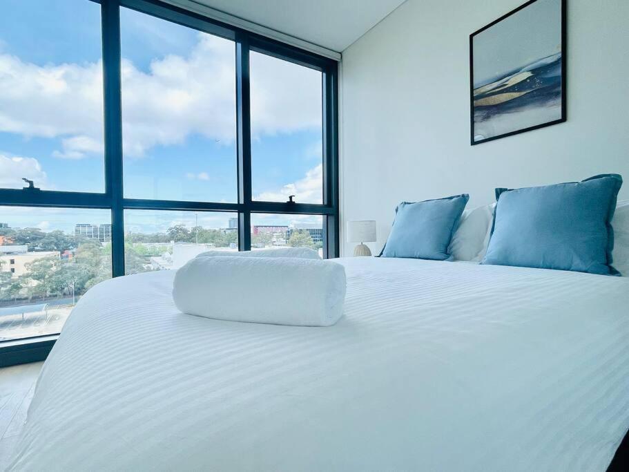 Apartment Modern Stylish 3 Bedroom - Parking, Gym, Pool Sydney