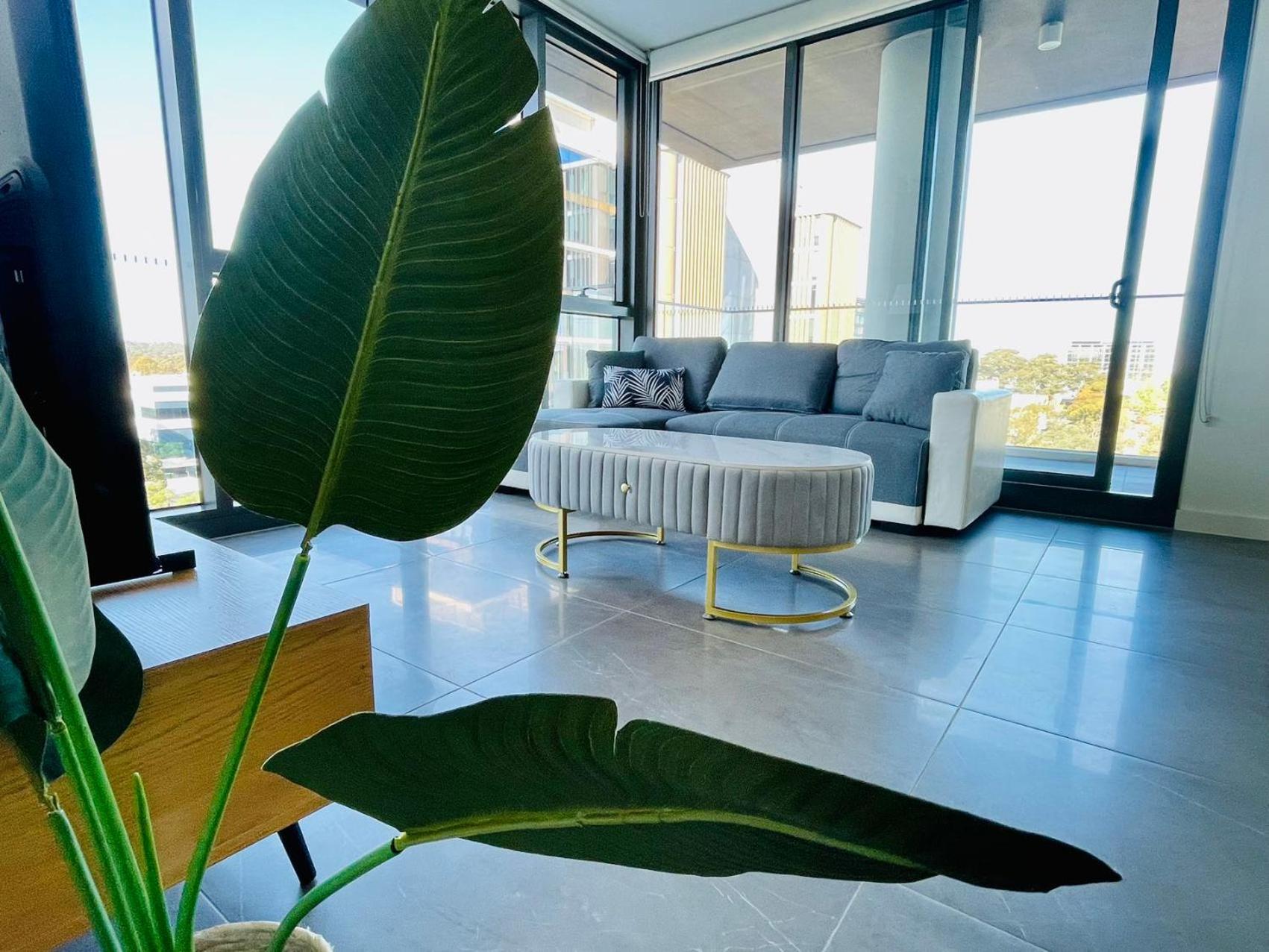 Modern Stylish 3 Bedroom - Parking, Gym, Pool Sydney